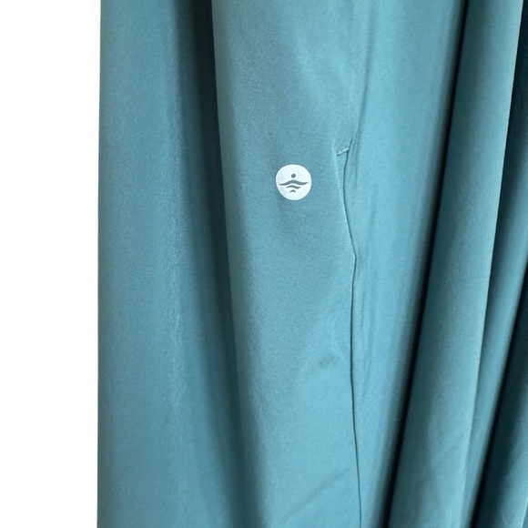 Quick-Drying Teal Dress - Picture 12 of 13